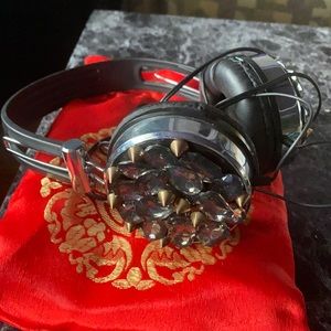 Bedazzled wired headphones.